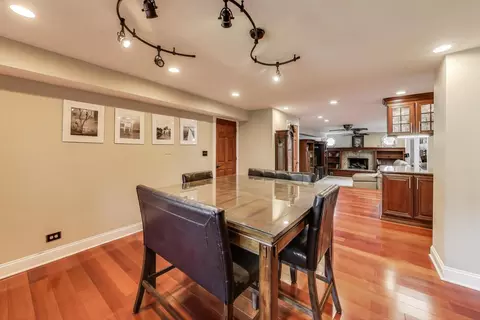 Dining - 1821 E Boulder Dr, Mount Prospect, IL 60056 photo 2 of 5