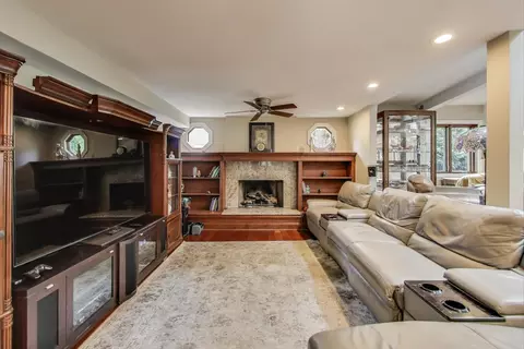 Living - 1821 E Boulder Dr, Mount Prospect, IL 60056 photo 10 of 13