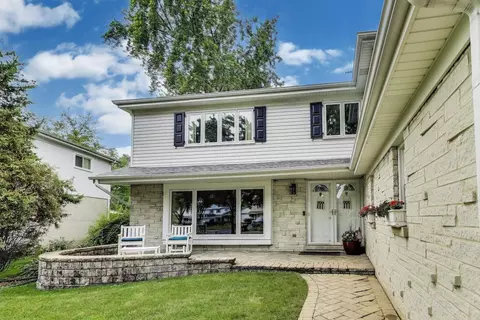 Exterior - 1821 E Boulder Dr, Mount Prospect, IL 60056 photo 12 of 13