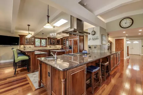 Kitchen - 1821 E Boulder Dr, Mount Prospect, IL 60056 photo 1 of 7