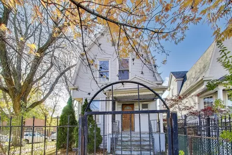 3835 W Montrose Ave, Chicago, IL 60618