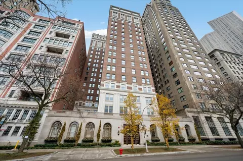 189 E Lake Shore Dr #4E, Chicago, IL 60611