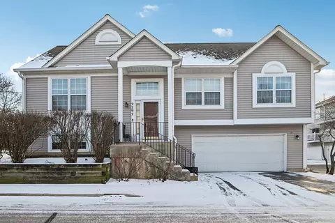 2797 Shelly Ln, Aurora, IL 60504