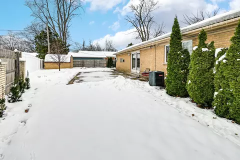 Exterior - 3740 153rd St, Midlothian, IL 60445 photo 5 of 5