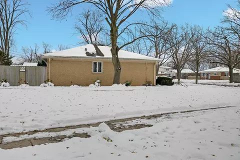 Exterior - 3740 153rd St, Midlothian, IL 60445 photo 4 of 5