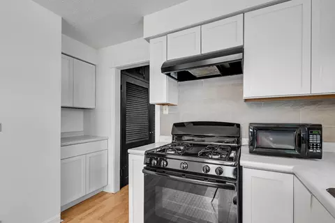 Kitchen - 3740 153rd St, Midlothian, IL 60445 photo 2 of 3