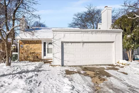2 S616 Linden Sq, Warrenville, IL 60555