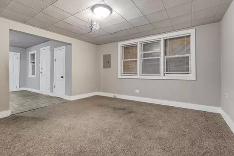 Living - 631 E 142nd St, Dolton, IL 60419 photo 2 of 8