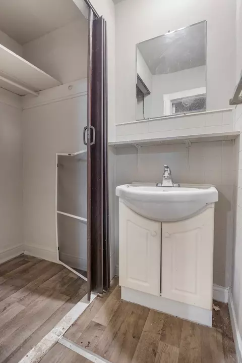 Bath - 631 E 142nd St, Dolton, IL 60419 photo 1 of 2