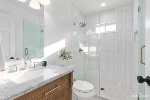 Bath - 1166 Challenge Rd, Batavia, IL 60510 photo 1 of 3