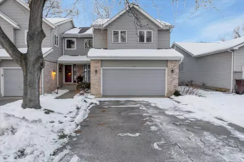 563 Saint Johns Rd, Woodstock, IL 60098
