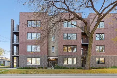 3653 W Barry Ave #4W, Chicago, IL 60618