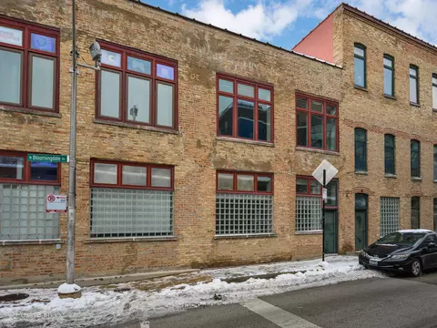 2418 W Bloomingdale Ave #102, Chicago, IL 60647