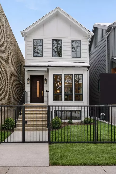 2203 W Huron Ave, Chicago, IL 60622