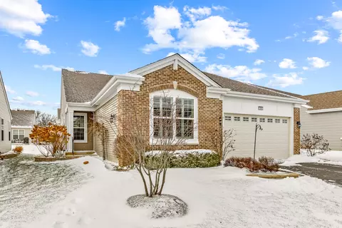 1093 Glendale Rd, Pingree Grove, IL 60140
