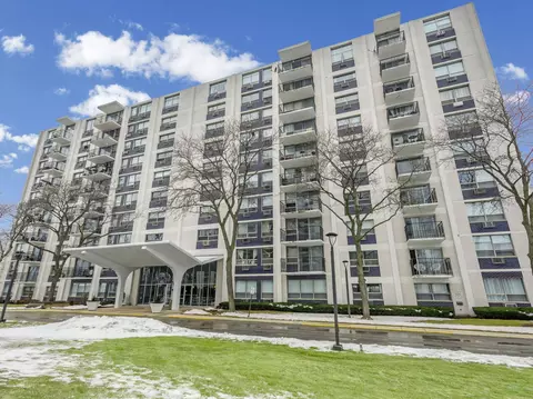 9009 Golf Rd #2A, Des Plaines, IL 60016