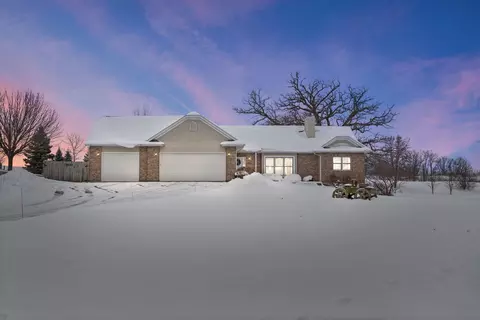 8207 Squirrel Dr, Spring Grove, IL 60081