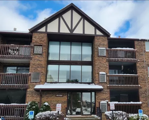 10355 Menard Ave #210, Oak Lawn, IL 60453