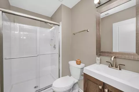 Bath - 2357 Twilight Dr, Aurora, IL 60503 photo 2 of 2