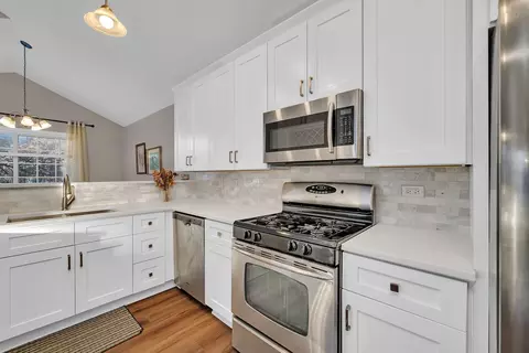 Kitchen - 2357 Twilight Dr, Aurora, IL 60503 photo 2 of 5