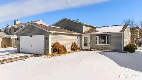 320 Homestead Dr, Bolingbrook, IL 60440