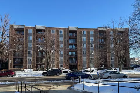 825 Pearson St #3D, Des Plaines, IL 60016