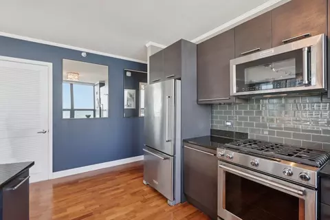 Kitchen - 450 E Waterside Dr #2103, Chicago, IL 60601 photo 2 of 3
