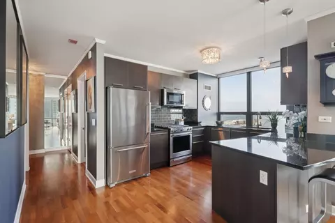 Kitchen - 450 E Waterside Dr #2103, Chicago, IL 60601 photo 1 of 3