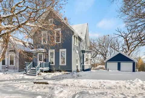 217 Henry St, Elgin, IL 60120