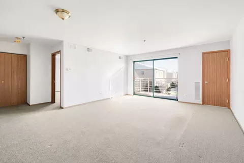 Living - 3255 Kirchoff Rd #306, Rolling Meadows, IL 60008 photo 3 of 3
