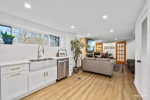 Kitchen - 20 Forbes Rd, Riverside, IL 60546 photo 4 of 4