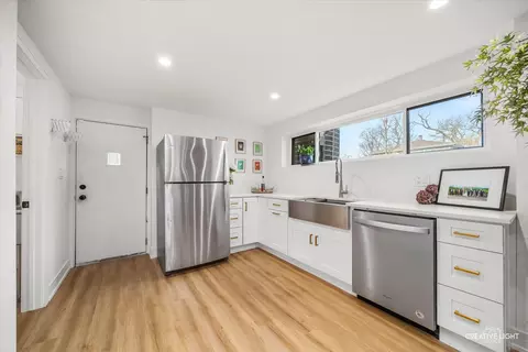 Kitchen - 20 Forbes Rd, Riverside, IL 60546 photo 3 of 4