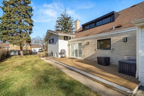 Exterior - 20 Forbes Rd, Riverside, IL 60546 photo 2 of 2
