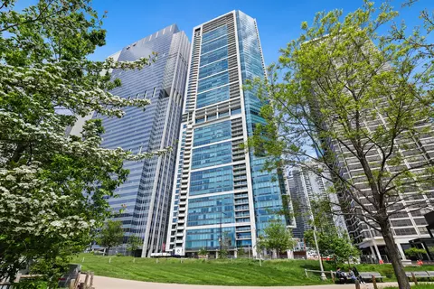 340 E Randolph St #302, Chicago, IL 60601
