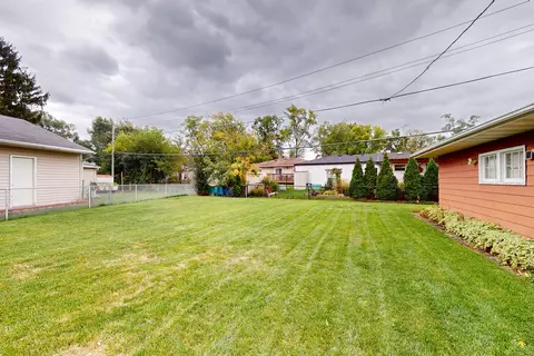 Exterior - 709 S Dennis Rd, Wheeling, IL 60090 photo 2 of 3