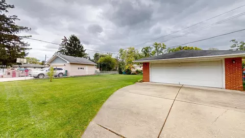 Exterior - 709 S Dennis Rd, Wheeling, IL 60090 photo 1 of 3