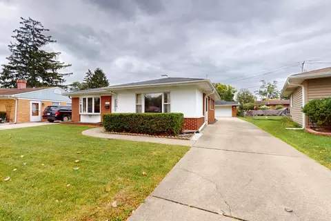 709 S Dennis Rd, Wheeling, IL 60090