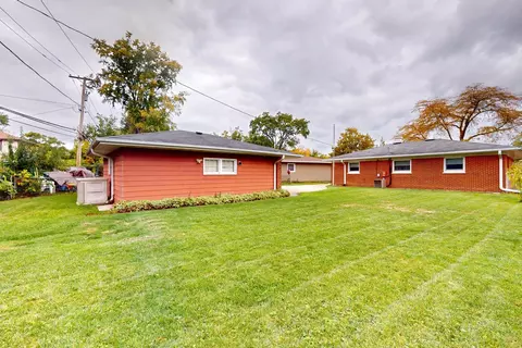 Exterior - 709 S Dennis Rd, Wheeling, IL 60090 photo 3 of 3
