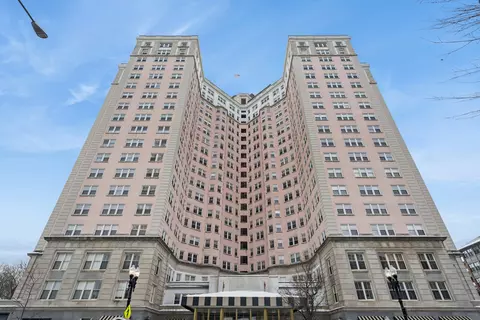 5555 N Sheridan Rd #602, Chicago, IL 60640