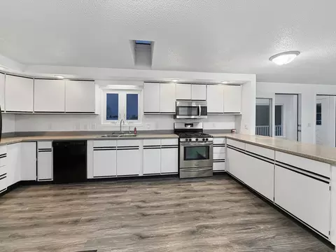 Kitchen - 7980 E Ridott Rd, Ridott, IL 61067 photo 4 of 5