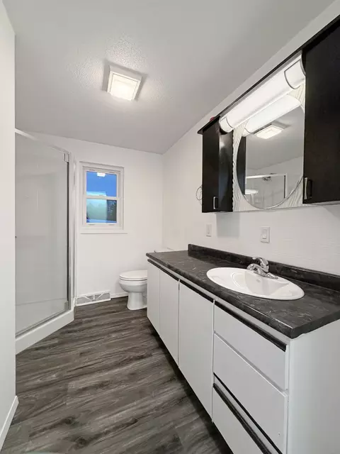 Bath - 7980 E Ridott Rd, Ridott, IL 61067 photo 2 of 3