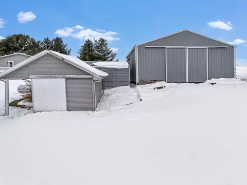 Exterior - 7980 E Ridott Rd, Ridott, IL 61067 photo 8 of 9