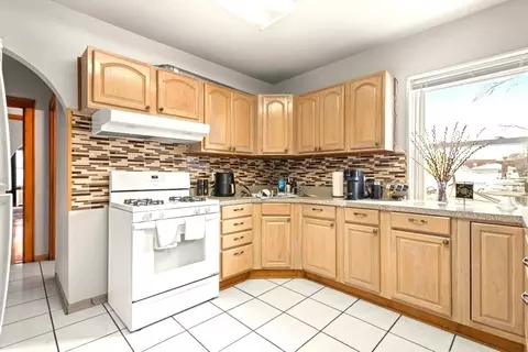 Kitchen - 4222 Prescott Ave, Lyons, IL 60534 photo 2 of 8