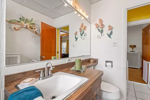 Bath - 4222 Prescott Ave, Lyons, IL 60534 photo 3 of 4
