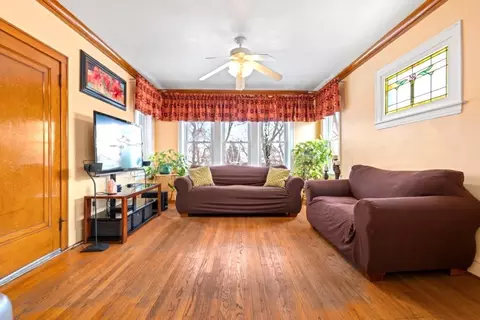 Living - 4222 Prescott Ave, Lyons, IL 60534 photo 6 of 8