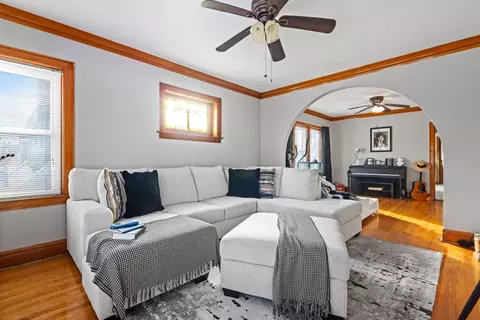 Living - 4222 Prescott Ave, Lyons, IL 60534 photo 2 of 8