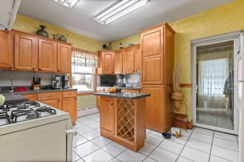 Kitchen - 4222 Prescott Ave, Lyons, IL 60534 photo 3 of 8