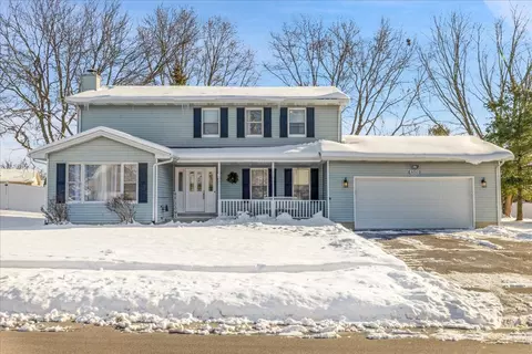 650 N View St, Hinckley, IL 60520