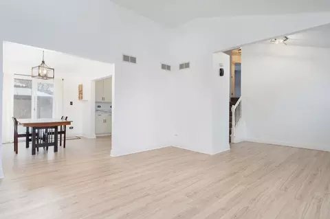 Living - 515 Edgewater Dr, Minooka, IL 60447 photo 2 of 7