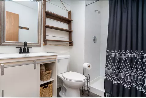 Bath - 515 Edgewater Dr, Minooka, IL 60447 photo 2 of 2